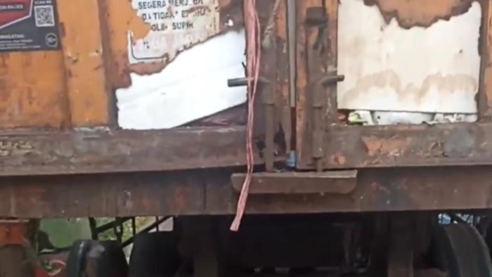 Truk sampah nan reyot di Kabupaten Bogor, viral di media sosial. (Istimewa)