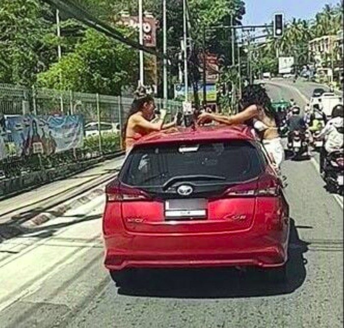 Turis nyeleneh di Phuket