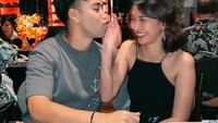 Bersama sang istri, Vidi pernah membagikan momen romantisnya. Saat itu mereka berada di sebuah restoran Jepang. Foto: Instagram @vidialdiano