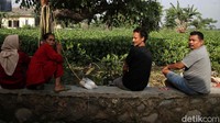 Eceng gondok tersebut tumbuh liar dan meresahkan warga.