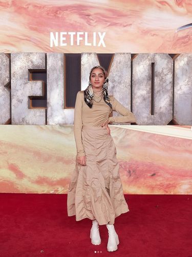 Zainab dianugerahi penghargaan Women in Media di UK Muslim Women Awards 2023 Zainab dianugerahi penghargaan Women in Media di UK Muslim Women Awards 2023, yang memberikan penghargaan kepada orang-orang yang berprestasi, panutan, dan advokat di dunia Muslim