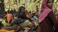 Diketahui, ini gelombang Rohingya pertama yang mendarat di Aceh selama 2024. Informasi diperoleh detikSumut, ada dua kapal diduga membawa pengungsi Rohingya terdeteksi pada Rabu (31/1) kemarin. (ANTARA FOTO/Humaira)  