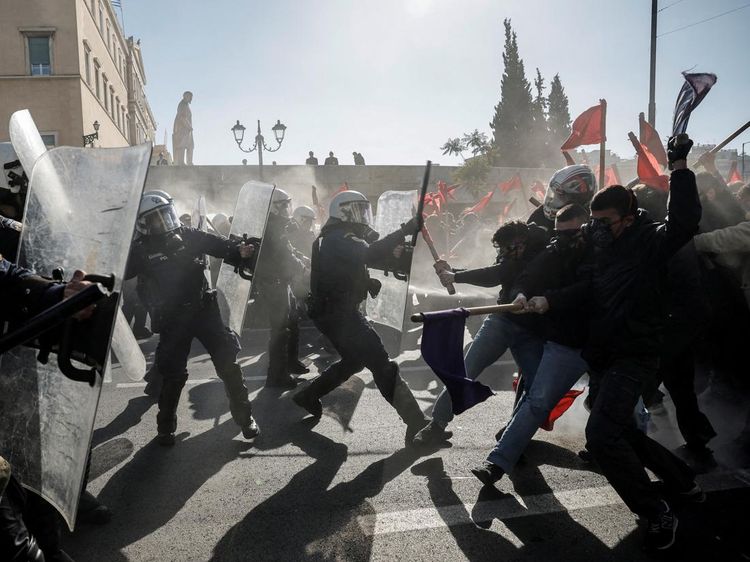 Aksi Mahasiswa Tolak Universitas Swasta di Yunani Berujung Bentrok