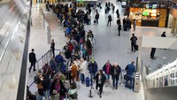 Lebih dari 1.100 penerbangan terkena dampaknya, menurut Asosiasi Bandara Jerman.  