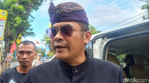 Arya Wedakarna saat diwawancarai di Buleleng, Jumat (2/2/2024).