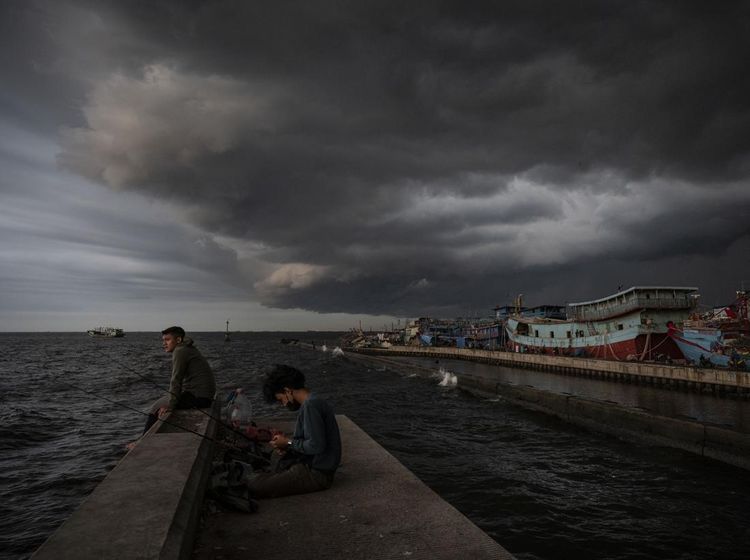 Lihat Lagi Potret Awan Kelabu yang Menggelayuti Jakarta Sore Tadi