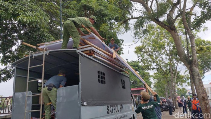 Bawaslu Tulungagung Tertibkan 3.500 Alat Peraga Kampanye