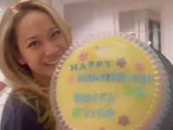 7 Foto BCL Dapat Surprise Monthversary Dari Suami, Sederhana Tapi Romantis