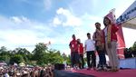 Berselendang Tapis-Topi Tanjak, Kaesang Kampanye di Lampung