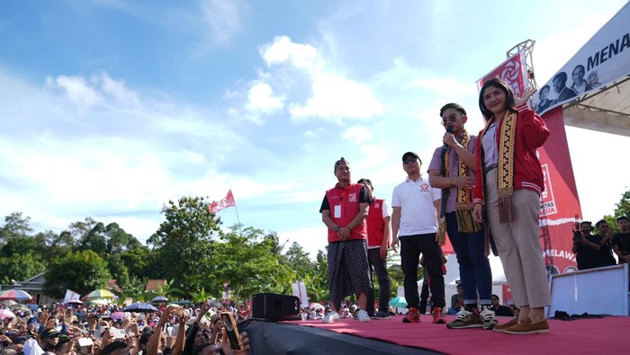 Ketua Umum Partai Solidaritas Indonesia (PSI) Kaesang Pangarep melakukan safari politik di Desa Sukabanjar, Kecamatan Sidomulyo, Lampung Selatan, Provinsi Lampung.
