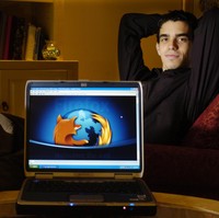 Lahir di Miami, Florida, 35 tahun lalu, Blake Ross menciptakan Mozilla Firefox bersama rekannya, Dave Hyatt, pada 2003. Forbes memasukkannya dalam daftar ’30 Under 30’ versi 2013, hanya saja tak disebut berapa jumlah harta kekayaannya. (Foto: AP Photo/David Adame)