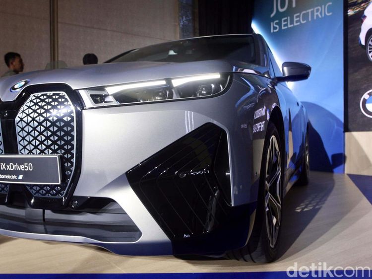 Buas dan Mewah! BMW Luncurkan Mobil Listrik iX xDrive50