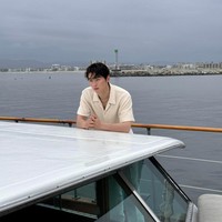 Cha Eun Woo memancarkan aura boyfriend material dalam postingan terbarunya. Sang aktor membagikan momen di balik photoshoot-nya di Los Angeles. Foto: dok. Instagram @eunwo.o_c