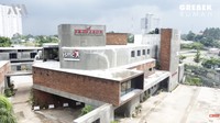 Rumah dr. Tompi berada di kawasan Bintaro, Tangerang Selatan. Tempatnya dinamai T-SPACE at Bintaro 9, creative hub yang menghadirkan klinik dr. Tompi dan sang istri, galeri seni, hingga restoran. Foto: YouTube AH