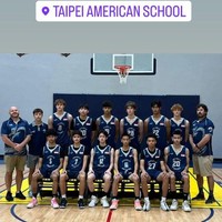 Dari unggahan Diah diketahui jika pertandingan tersebut digelar di Taipei American School. Ia juga membagikan potret Marco bersama para anggota tim basketnya. Foto: Instagram/@dps_diahpermatasari