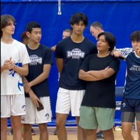 Tak hanya memiliki paras tampan dan tubuh tinggi, Marco rupanya juga cukup berprestasi di bidang olahraga basket. Baru-baru ini ia bersama tim basketnya mengikuti pertandingan di Taipei, Taiwan. Foto: Instagram/@dps_diahpermatasari