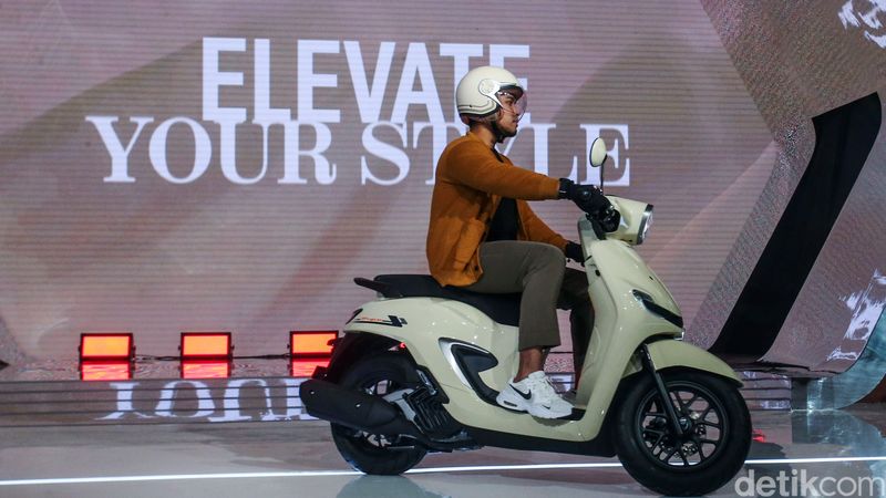 Astra Honda Motor resmi meluncurkan skuter matik terbarunya, Honda Stylo 160 di AHM Safety Riding & Training Center, Cikarang, Jumat (2/2/2024). Motor yang dibekali mesin 160 cc ini dibanderol Rp Rp 27.550.000.