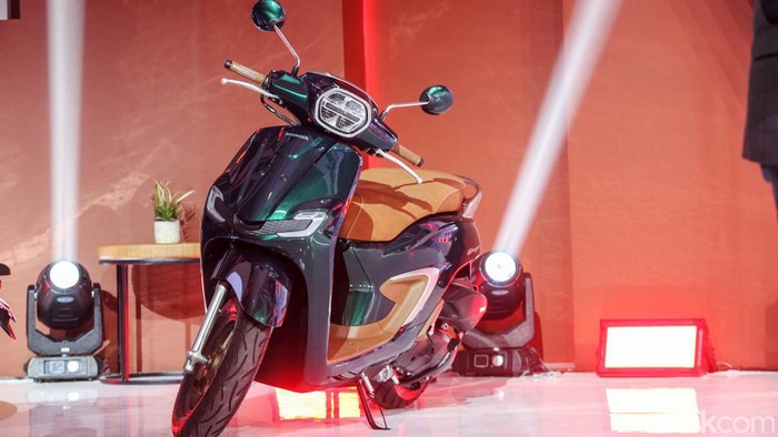 Astra Honda Motor resmi meluncurkan skuter matik terbarunya, Honda Stylo 160 di AHM Safety Riding & Training Center, Cikarang, Jumat (2/2/2024). Motor yang dibekali mesin 160 cc ini dibanderol Rp Rp 27.550.000.
