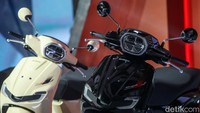 Secara tampilan, Honda Stylo dan Yamaha Grand Filano sama-sama mengusung desai retro khas motor Eropa. Namun, di bagian wajah, kedua kendaraan tersebut punya keunikannya masing-masing. Jika Stylo menggunakan lampu sein dengan pola berbentuk V, maka Grand Filano dibuat sederhana dengan satu tarikan vertikal. Foto: Rifkianto Nugroho