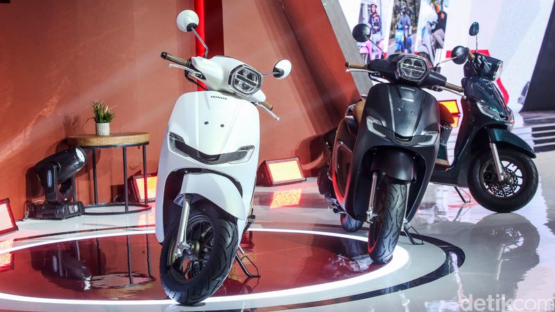 Astra Honda Motor resmi meluncurkan skuter matik terbarunya, Honda Stylo 160 di AHM Safety Riding & Training Center, Cikarang, Jumat (2/2/2024). Motor yang dibekali mesin 160 cc ini dibanderol Rp Rp 27.550.000.