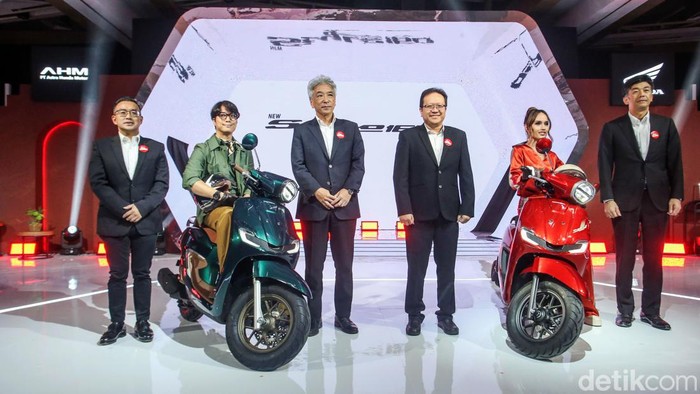 Dibanderol Rp 27,5 Juta, Ini Tampang Honda Stylo 160 Astra Honda Motor resmi meluncurkan skuter matik terbarunya, Honda Stylo 160 di AHM Safety Riding & Training Center, Cikarang, Jumat (2/2/2024). Motor yang dibekali mesin 160 cc ini dibanderol Rp Rp 27.550.000.