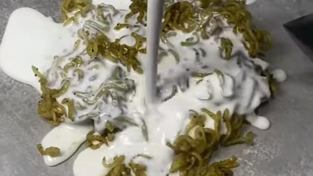 Unik! Es Krim Rasa Mie Instan Bikin Netizen Berdebat