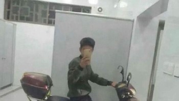 Naik motor ke toilet. Foto: Bored Panda