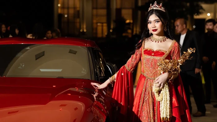 Gadis SMA Palembang merayakan pesta ultah dengan mewah dan mendapatkan hadiah mobil soprt dari orang tuanya.