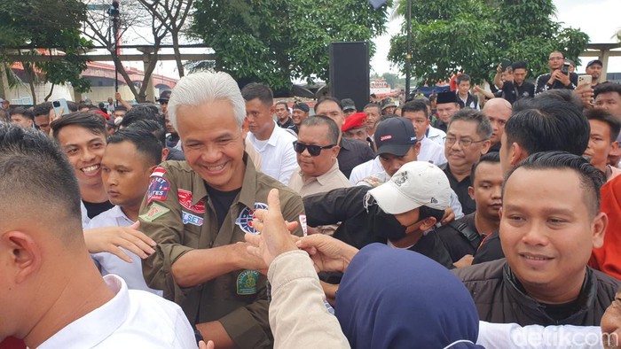 Ganjar Pranowo saat kampanye di Dermaga 16 Ilir Palembang.