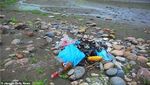 6 Foto yang Tunjukkan Fakta Gedung 5 Lantai Mengapung di Sungai Ditarik Kapal Derek