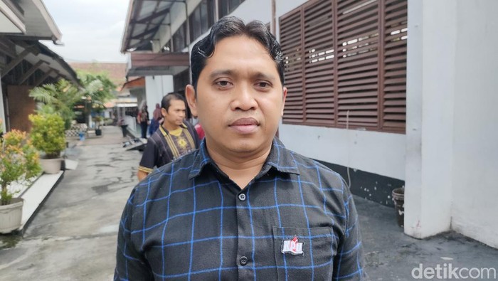 Ketua KPU Solo, Bambang Christanto ditemui di Rutan kelas 1 A, Jumat (2/2/2024).
