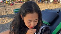 Bukan rahasia lagi, beberapa idol dan artis Korea Selatan sering menghabiskan waktu liburan mereka di Bali. Salah satu yang mencuri perhatian adalah Heo Gayoon, mantan anggota 4Minute yang debut di tahun 2009. Sekarang dia menghabiskan waktunya di Bali. (Heo Gayoon/Instagram)