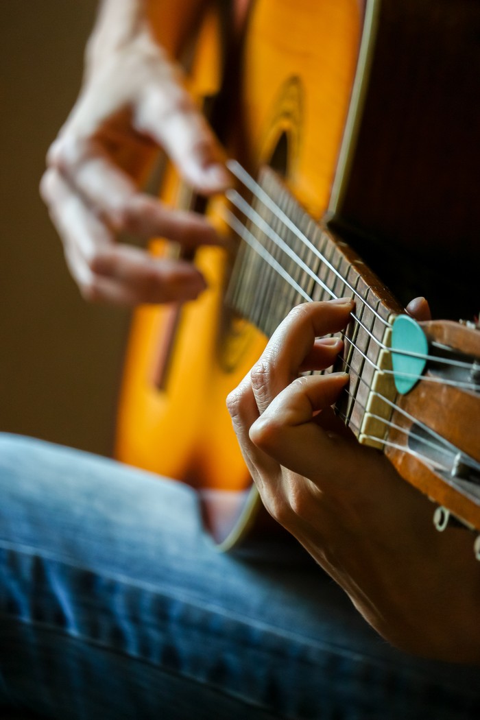 Ilustrasi Bermain Gitar Ilustrasi Bermain Gitar