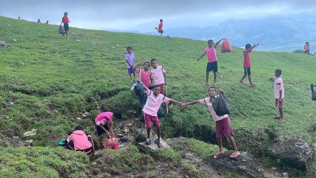 Jaga Alam Lelogama NTT Lelogama memiliki keindahan alam yang sangat menakjubkan. Dengan pemandangan landscape perbukitan dan padang hijau sejauh mata memandang.