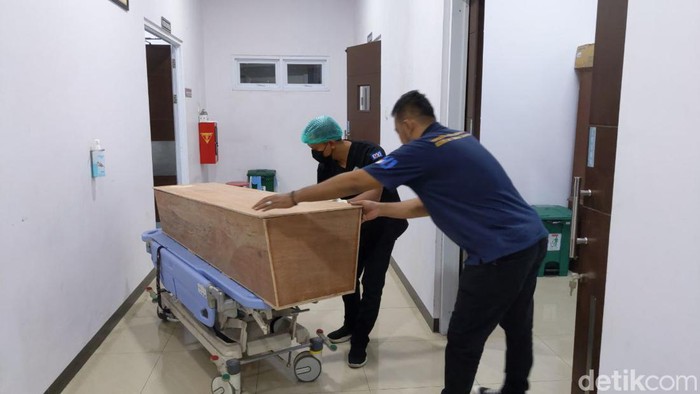 Jenazah korban SF usai dilakukan autopsi.