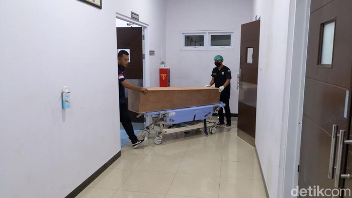 Jenazah korban SF usai dilakukan autopsi.