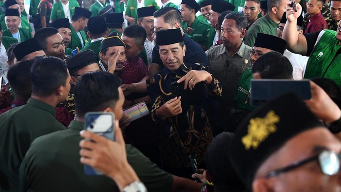 Jokowi Buka Kongres XVI Gerakan Pemuda Ansor Presiden Joko Widodo (Jokowi) menghadiri kongres XVI Gerakan Pemuda (GP) Ansor. Kongres ini diselenggarakan di Pelabuhan Tanjung Priok, Jakarta Utara, Jumat (2/2/2024).