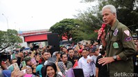 Ganjar juga menemui simpatisan di Pasar 16 Ilir, Palembang.