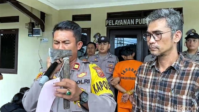 Kapak berkarat milik Medi.