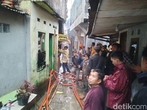 Kebakaran di Braga Bandung, Damkar Sebut Ada Lansia Sesak Nafas