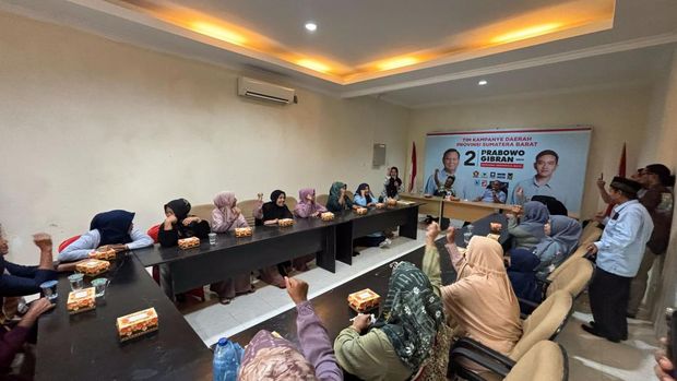 Kelompok Majelis Taklim Safari Dakwah Sumbar mengalihkan dukungan dari Anies Baswedan-Muhaimin Iskandar ke Prabowo Subianto-Gibran Rakabuming pada Pilpres 2024. (dok Istimewa)