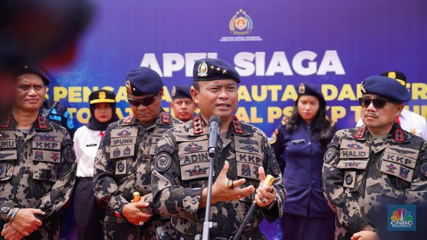 Kementerian Kelautan dan Perikanan (KKP) memastikan kesiapan seluruh instrumen pengawasan untuk mengawal implementasi kebijakan Ekonomi Biru tahun 2024. (CNBC Indonesia/Martyasari Rizky)