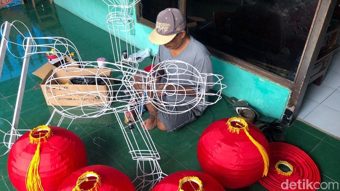 Kesibukan di Kampung Lampion, Malang yang banjir pesanan jelang Imlek Kesibukan di Kampung Lampion, Malang yang banjir pesanan jelang Imlek