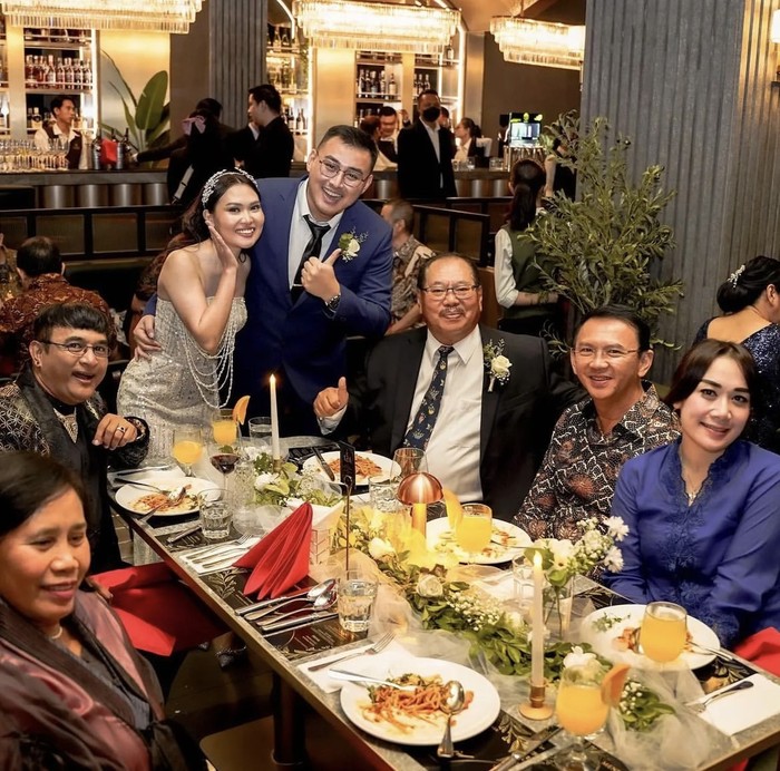Kompaknya Ahok Saat Makan Bareng Keluarga di Rumah hingga Resto Kompaknya Ahok Saat Makan Bareng Keluarga di Rumah hingga Resto