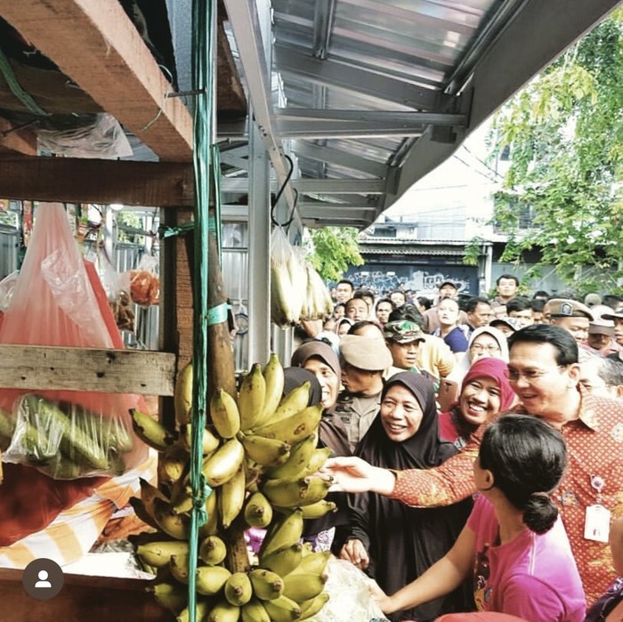 Kompaknya Ahok Saat Makan Bareng Keluarga di Rumah hingga Resto Kompaknya Ahok Saat Makan Bareng Keluarga di Rumah hingga Resto