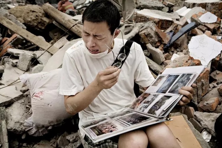 Kumpulan Foto Emosional yang Bikin Hati Sedih dan Haru