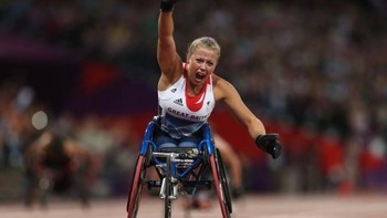 Keterbatasan fisik tak menghalangi dirinya untuk tetap berprestasi. Foto: Brightside