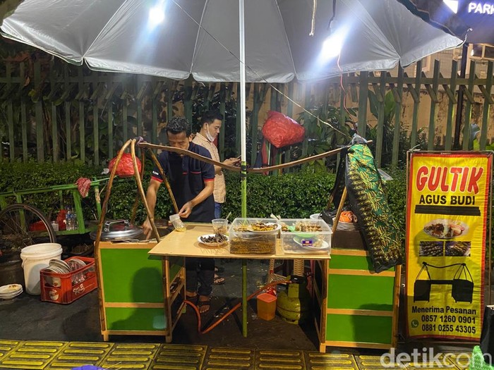 Legendaris! Santap Gulai Tikungan Pak Budi yang Ada Sejak 1982 Legendaris! Santap Gulai Tikungan Pak Budi yang Ada Sejak 1982