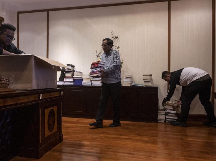 Mahfud Md Kemasi Barang Pribadi Sebelum Pamit dari Kemenko Polhukam