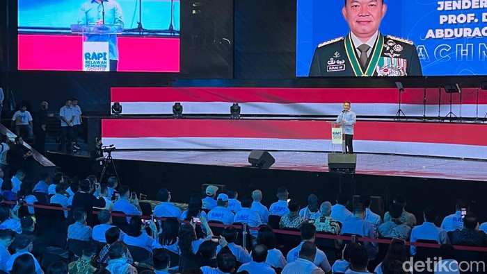 Mantan KSAD Jenderal (Purn) TNI Dudung Abdurachman di acara deklarasi relawan Prabowo-Gibran di Balai Sarbini, Jakarta (Rumondang/detikcom)